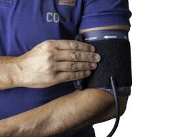 ¿Controlar la presión arterial reduce el riesgo de demencia?