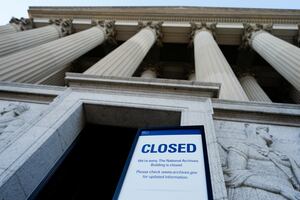 Cierre del Gobierno en EU: 750,000 empleados federales no esenciales suspendidos temporalmente