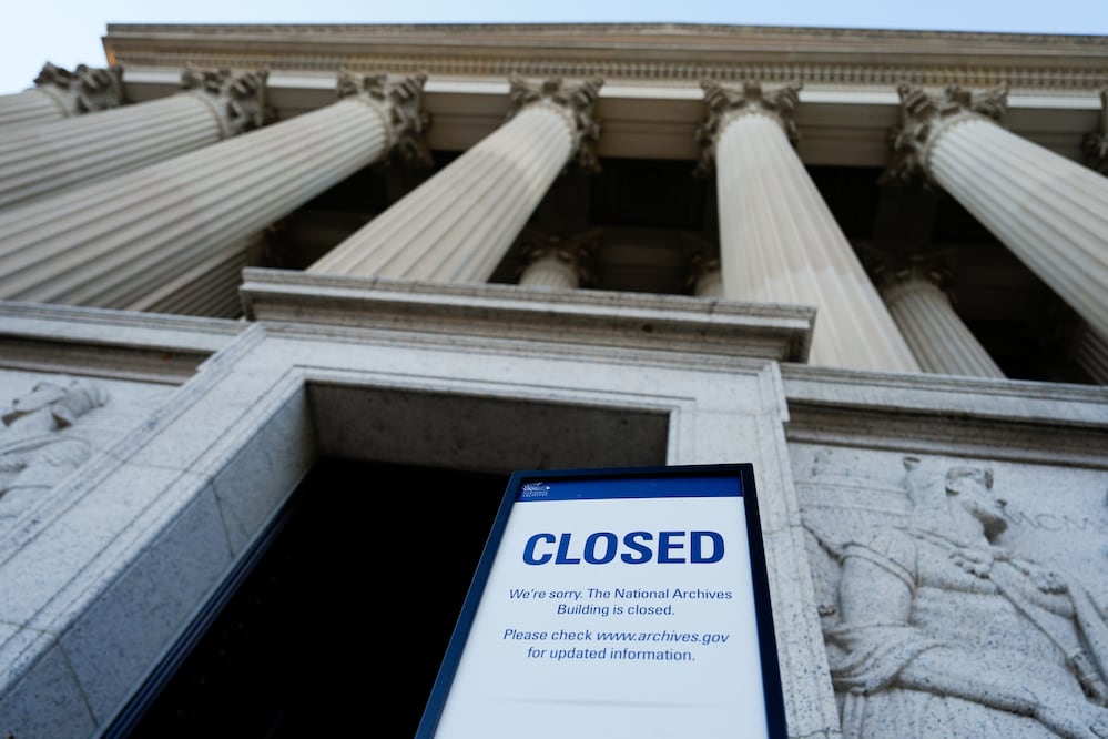 Cierre del Gobierno en EU: 750,000 empleados federales no esenciales suspendidos temporalmente (AP Photo/Julia Demaree Nikhinson)