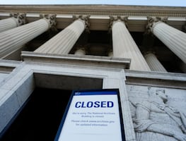 Cierre del Gobierno en EU: 750,000 empleados federales no esenciales suspendidos temporalmente