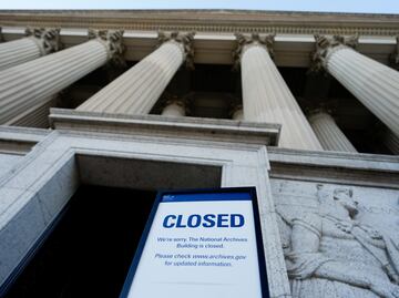 Cierre del Gobierno en EU: 750,000 empleados federales no esenciales suspendidos temporalmente