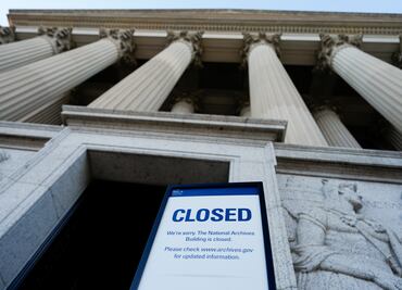 Cierre del Gobierno en EU: 750,000 empleados federales no esenciales suspendidos temporalmente