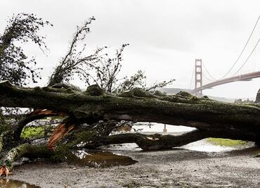 Tormentas en California provocan inundaciones y derrumbes