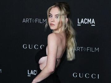 Sydney Sweeney deslumbra con vestido de 'escote corazón' en Venecia