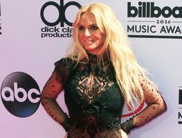 Britney Spears se luce con atuendo transparente en redes