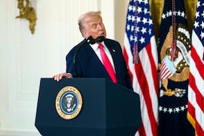 Trump ordena revisar a los 200,000 refugiados admitidos bajo gobierno de Biden y suspende sus residencias