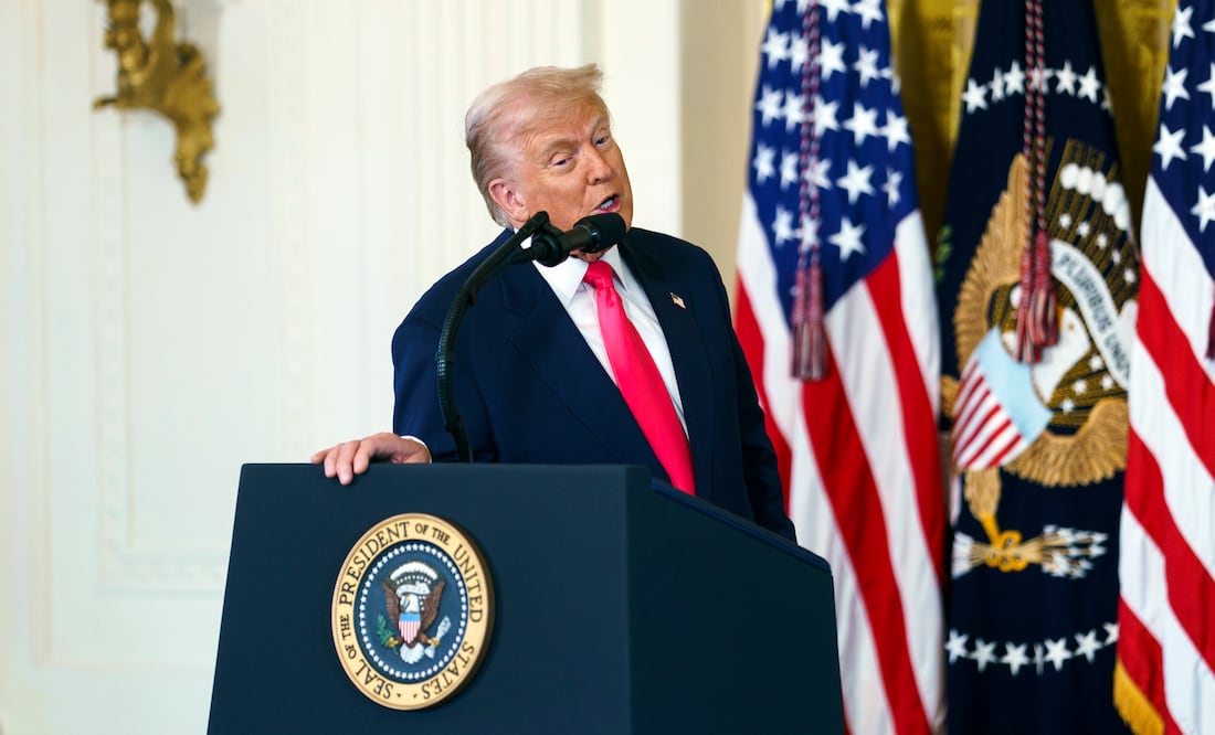 BBC se rinde ante Trump: pide disculpas para evitar demanda de mil millones por “manipular” su discurso. EFE/EPA/WILL OLIVER