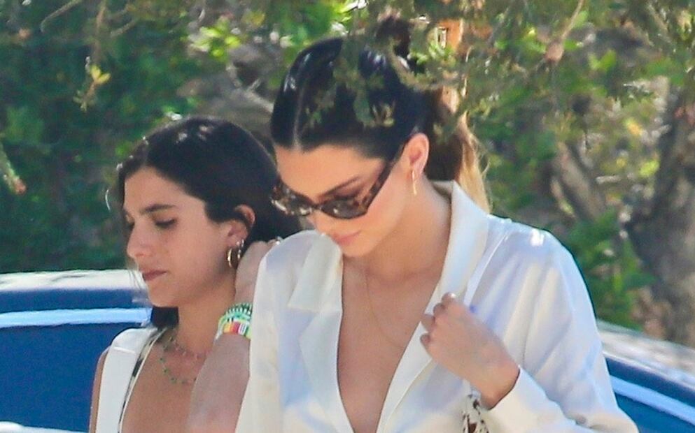 Captan a Kendall Jenner disfrutando de la playa tras romper con Devin Booker