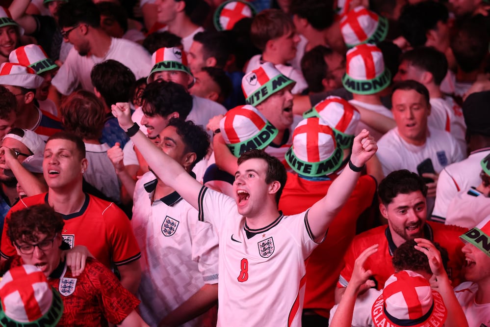 Inglaterra ganó... pero terminó enamorada de México: el mensaje que está conquistando las redes (Steven Paston/PA via AP)