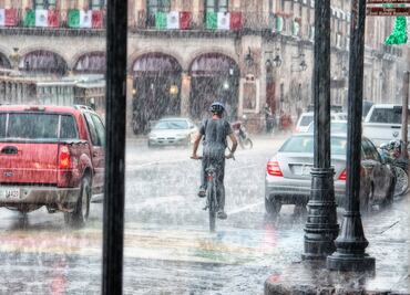 ¡Saca el paraguas! Lluvias fuertes y cielo nublado dominarán la CDMX el fin de semana