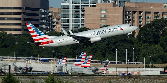Detienen a azafatas de American Airlines; son acusadas de lavado de dinero