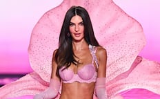 El vestido braless con el que Emily Ratajkowski encendió el invierno: “Es una diosa” 