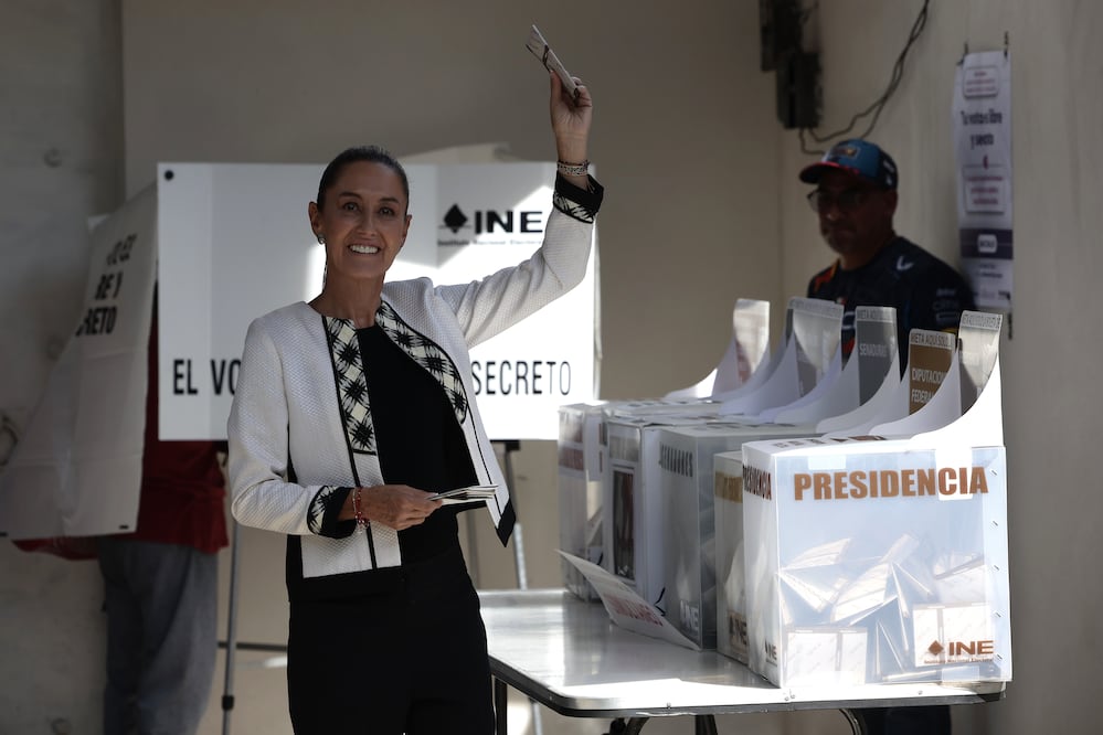 Claudia Sheinbaum dice tras votar que los mexicanos "no deberían tener miedo" en la elección. Foto: EFE