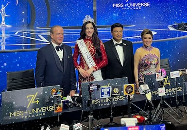 Sheinbaum pide a FGR aclarar caso de Raúl Rocha, dueño de Miss Universo, y pide no mezclar triunfo de Fátima Bosch