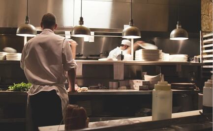 El chef que durante la pandemia ha servido más de 750 mil comidas en NY