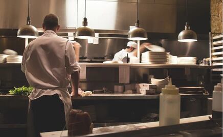 El chef que durante la pandemia ha servido más de 750 mil comidas en NY