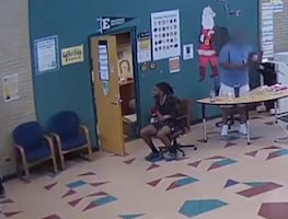 Entrenador agrede a menor de edad en escuela de Michigan; video se viraliza