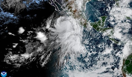 Rachel ya es huracán categoría 1: estos son los estados en alerta por lluvias intensas y fuertes vientos