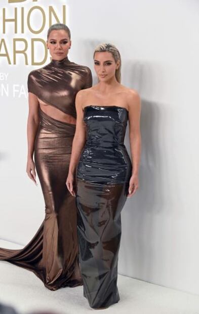 El vestido side-boob de Khloé Kardashian con el que dejó poco a la imaginación