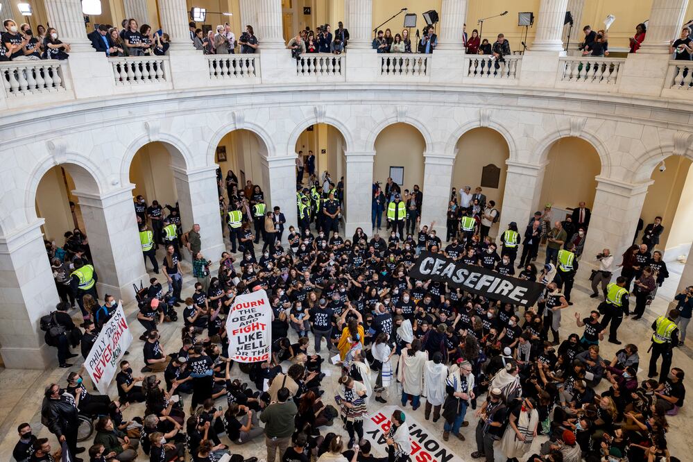 Protesta en el Capitolio de Estados Unidos : Judíos exigieron el alto al fuego en Gaza y que el gobierno de Joe Biden cese del financiamiento a Israel
 (AP Photo/Amanda Andrade-Rhoades)