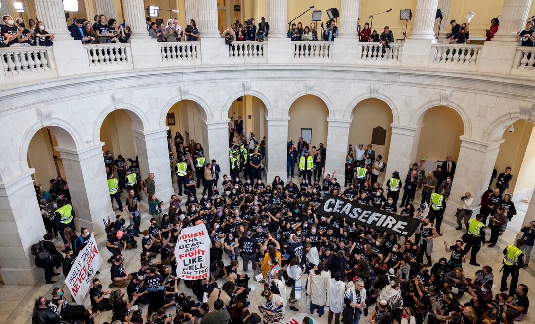 Protesta en el Capitolio de Estados Unidos : Judíos exigieron el alto al fuego en Gaza y que el gobierno de Joe Biden cese del financiamiento a Israel
 (AP Photo/Amanda Andrade-Rhoades)