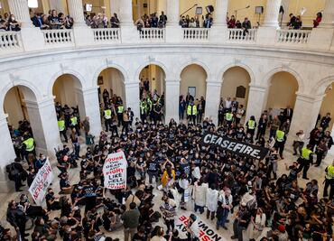 Protestan judíos en el Capitolio de EU; exigen alto al fuego en Gaza y cese del financiamiento a Israel