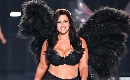 Ashley Graham y el traje de baño rojo, estilo ‘Baywatch’, con el que presumió sus famosas curvas