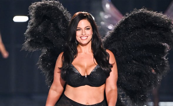 Ashley Graham y el traje de baño rojo, estilo ‘Baywatch’, con el que presumió sus famosas curvas