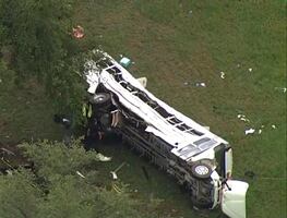 Accidente mortal en Florida: Ocho muertos y 40 heridos tras vuelco de autobús de trabajadores agrícolas