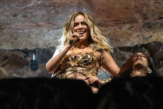 Karol G hace historia en el Festival de Coachella 2026 con diminutos looks al estilo Shakira