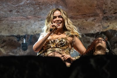 Karol G hace historia en el Festival de Coachella 2026 con diminutos looks al estilo Shakira