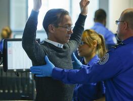 TSA busca personal para trabajar en Aeropuerto de Filadelfia (aquí el sueldo)