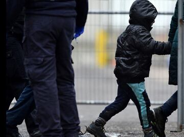 Padre no vacunado pierde derecho de visitar a su hijo en Canadá