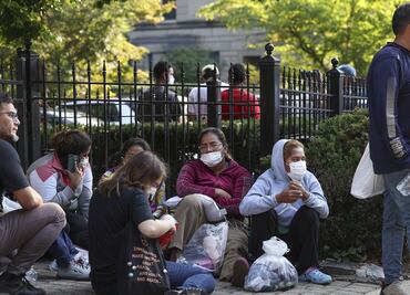 Texas traslada a varios migrantes cerca de la casa de Kamala Harris