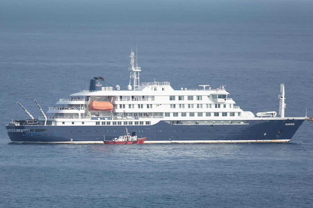 Alerta por hantavirus: crucero con brote será trasladado a Canarias por orden de la OMS(Photo by AFP)