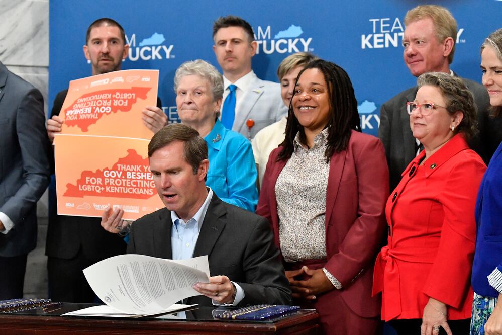 Kentucky prohíbe la “terapia de conversión” para menores: un paso histórico para proteger a los niños. (AP Photo/Timothy D. Easley)