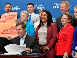 Kentucky prohíbe la “terapia de conversión” para menores. "Debemos proteger a nuestros niños", dice el gobernador