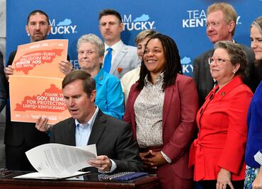 Kentucky prohíbe la “terapia de conversión” para menores. "Debemos proteger a nuestros niños", dice el gobernador