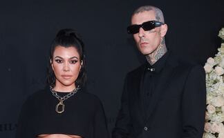 Kourtney Kardashian luce vestido ‘underboob’ en estreno de ‘The Kardashians’