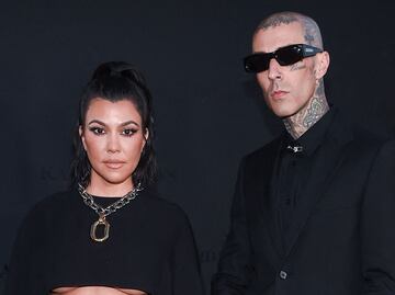 Kourtney Kardashian luce vestido ‘underboob’ en estreno de ‘The Kardashians’