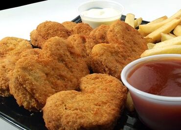 Alertan por nuggets contaminados con madera en EU