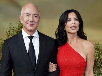 Novia de Jeff Bezos impacta con braless en vestido de latex en cumple de Kim Kardashian