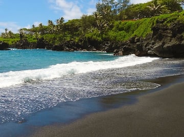 Punalu'u, el paraíso hawaiano de arena negra en imágenes