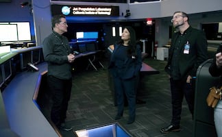 Poema de Ada Limón, escritora de raíces mexicana, será transportado por la NASA a Júpiter