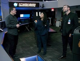 Poema de Ada Limón, escritora de raíces mexicana, será transportado por la NASA a Júpiter