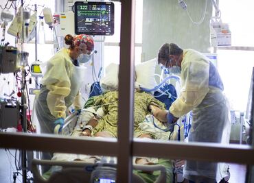 Por ómicron, personas que ya tuvieron Covid pueden volver a enfermar: OMS