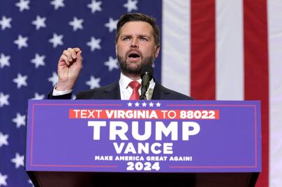 JD Vance aboga por "deshacer" política migratoria de Biden y deportar primero a criminales