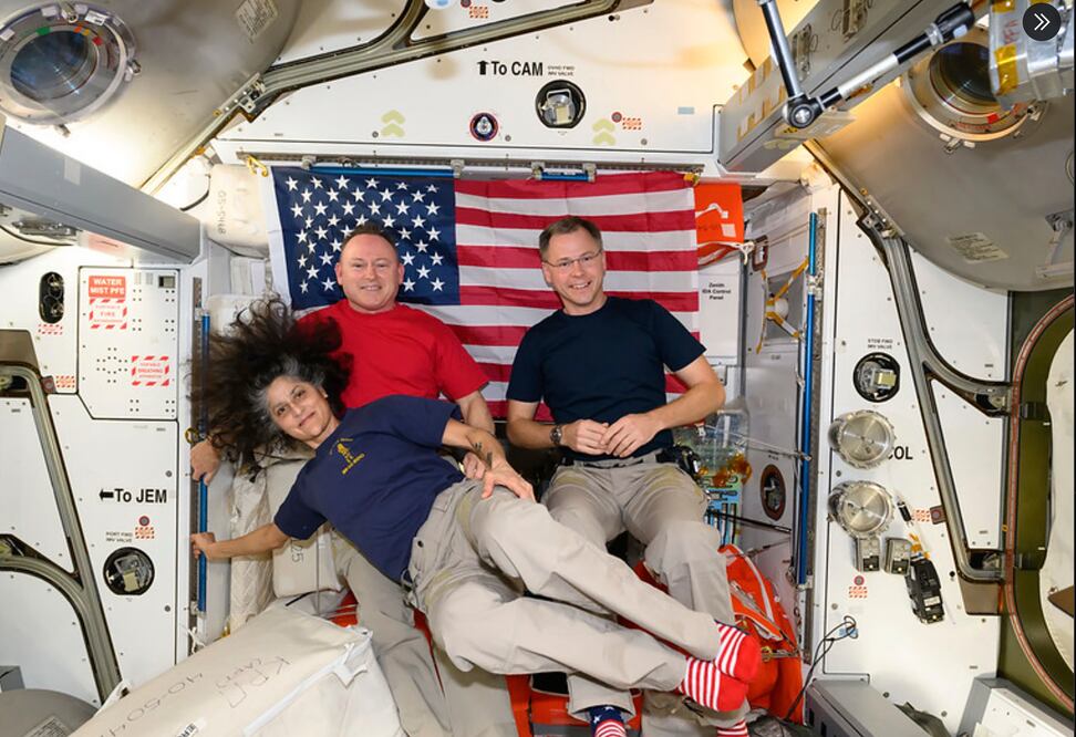 Astronautas varados en la estación espacial podrán volver a la Tierra tras 9 meses en el espacio. (NASA via AP)