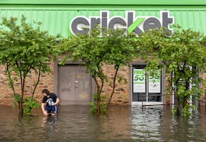 Tormentas azotan desde Texas hasta Florida y provocan alerta de tornados e inundaciones. VIDEO