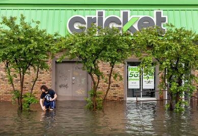 Tormentas azotan desde Texas hasta Florida y provocan alerta de tornados e inundaciones. VIDEO